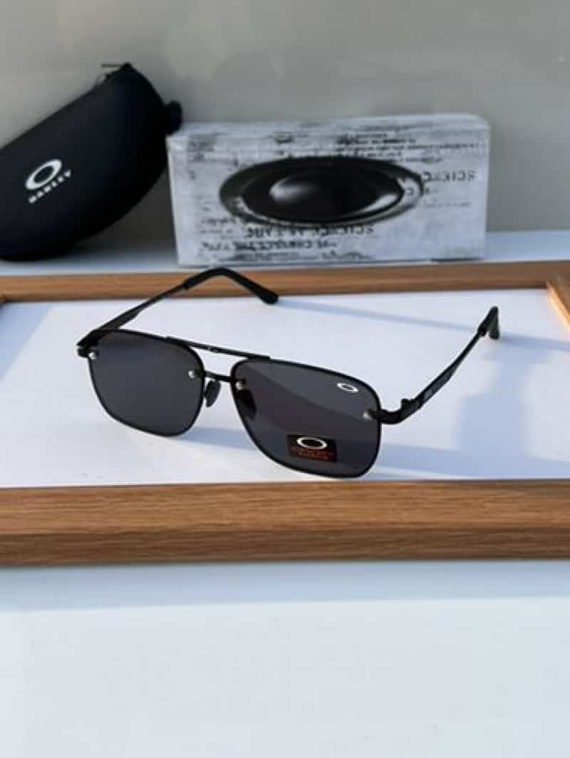 OAk..LeY_8919 black grey