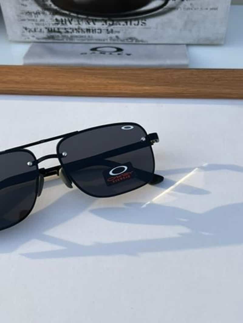 OAk..LeY_8919 black grey