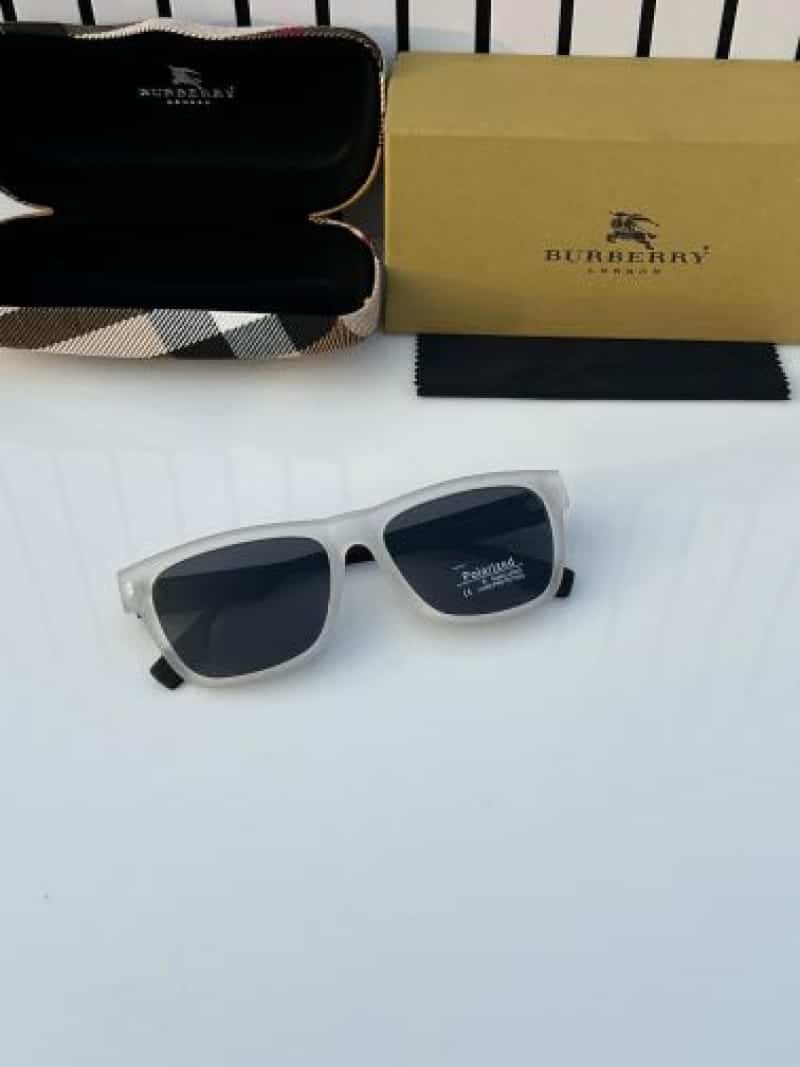 BuRb_ErRy_4293 white black