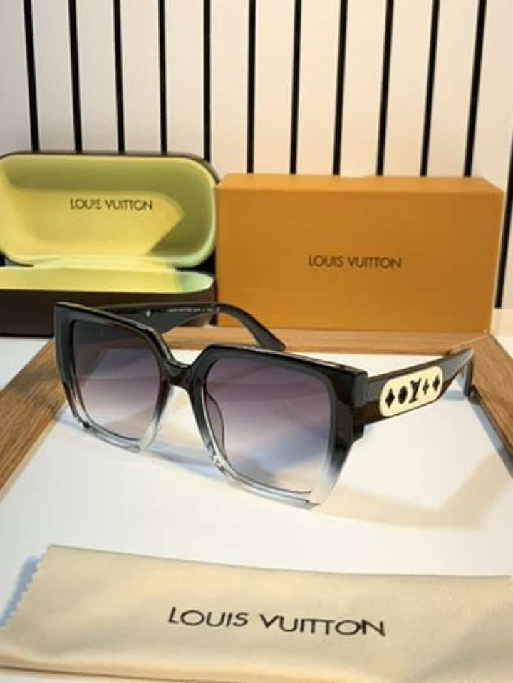 1ouis vU!..ttoN 1336 black white