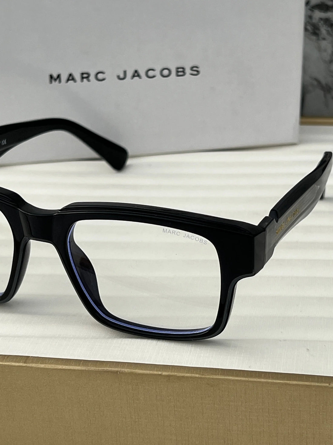Marc_jacobs_1117_black_plano