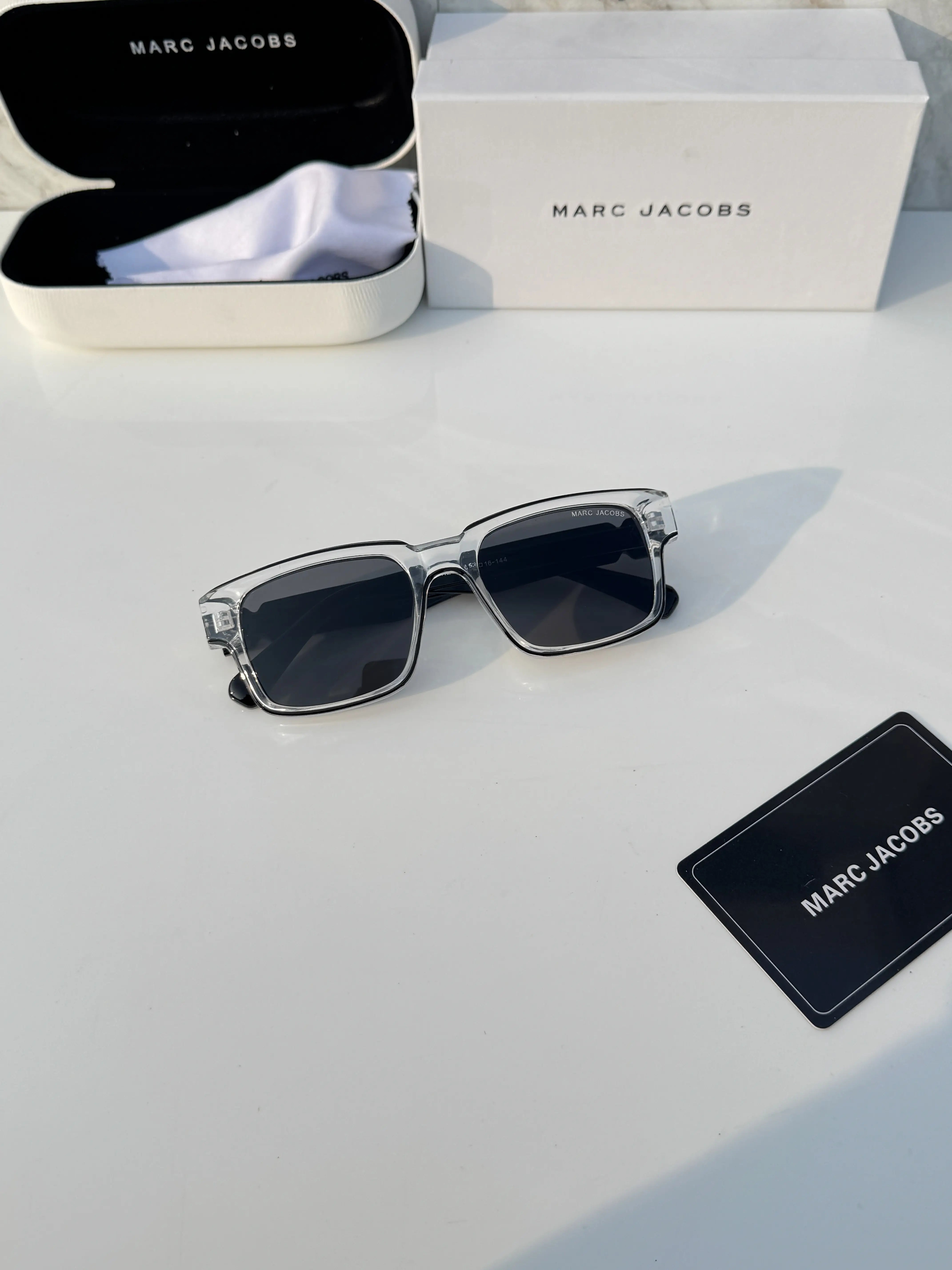 Marc_jacobs_1117_transparent_black