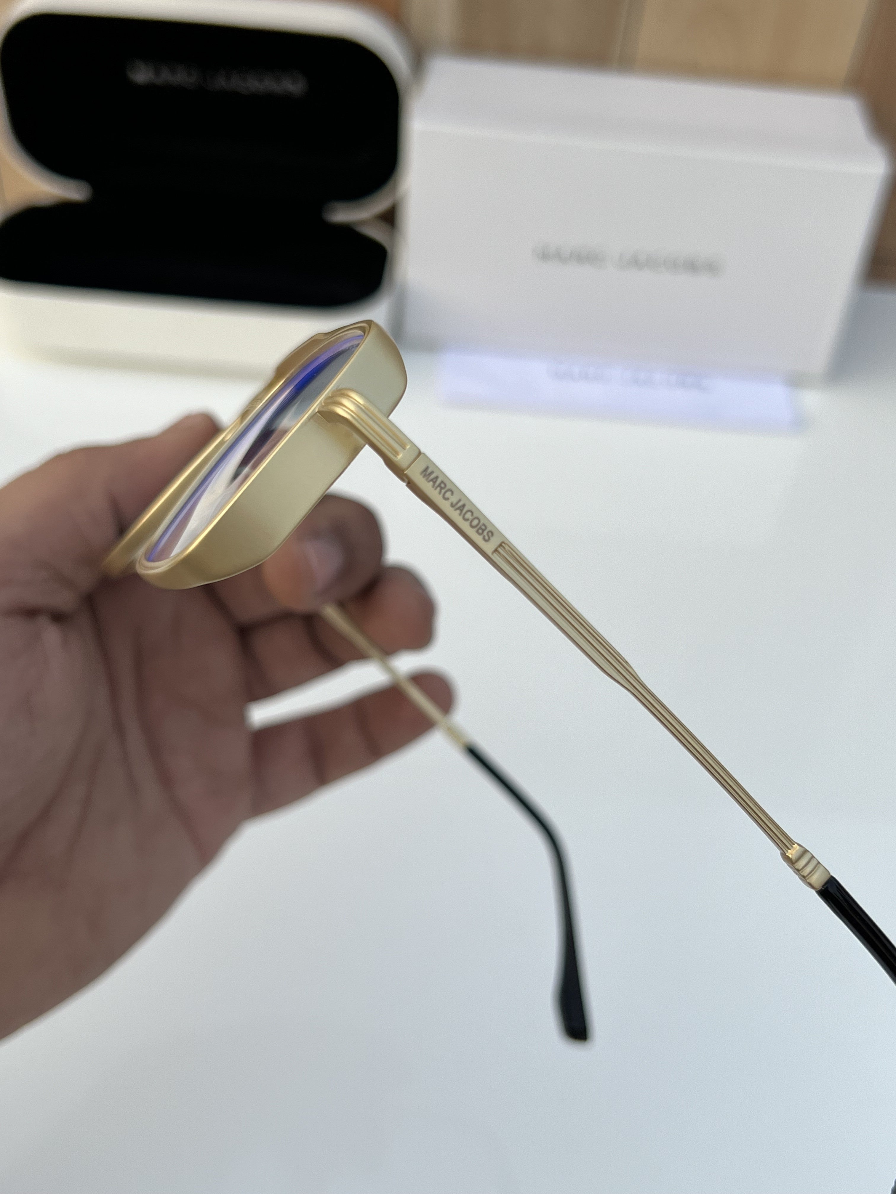 Marc_jacobs_504_gold_plano