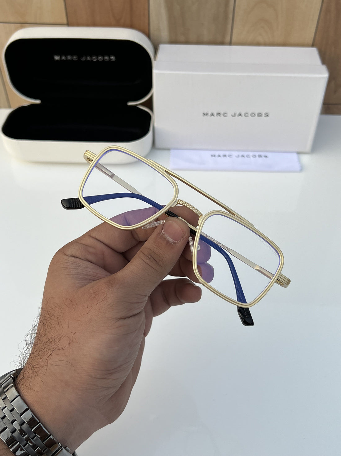 Marc_jacobs_504_gold_plano