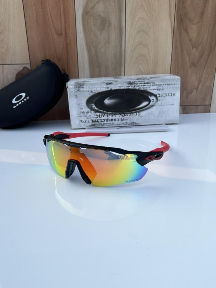 Oakleyy_9208_black_red