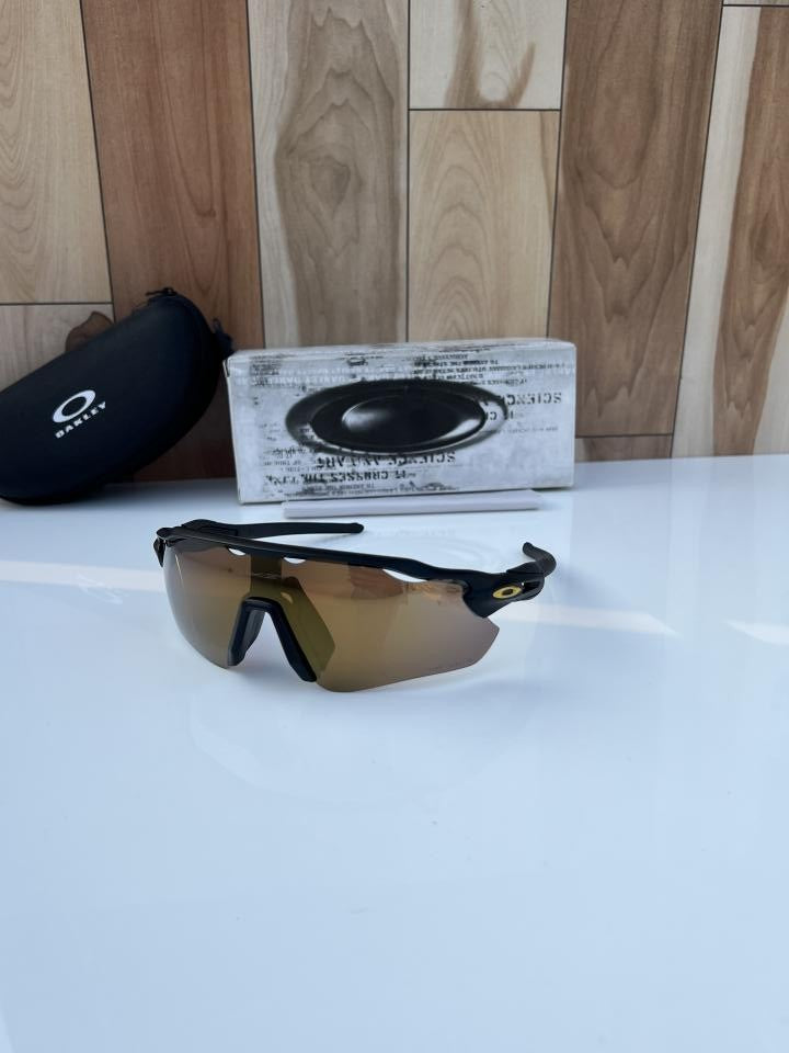 Oakleyy_9208_brown