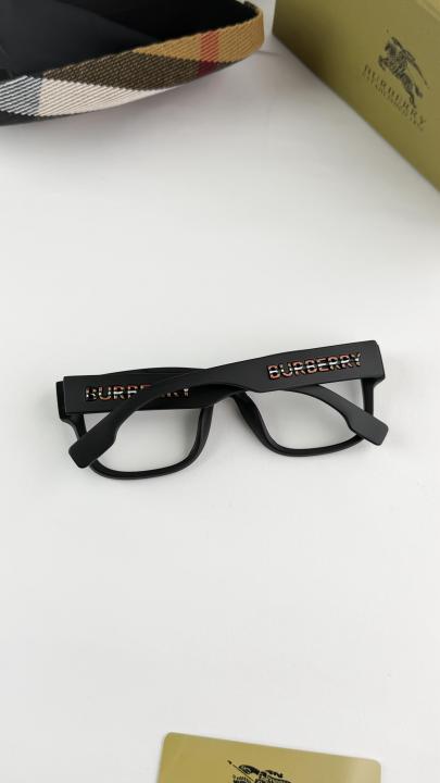 Burberry_printed_plano_4358
