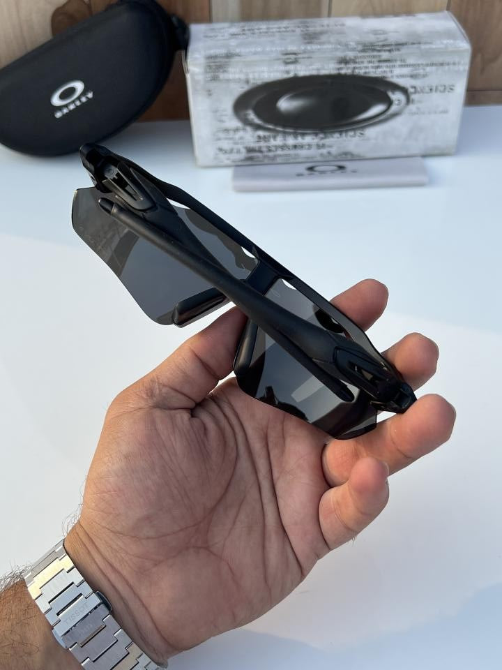 Oakleyy_9208_silver