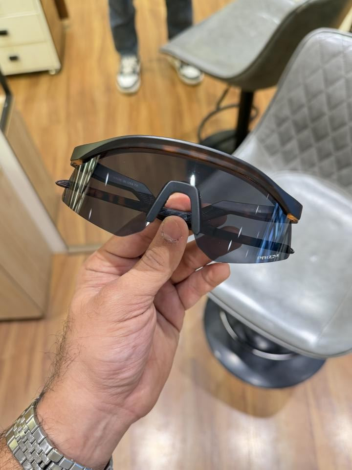 Oakley_hydra_4929_tiger_black