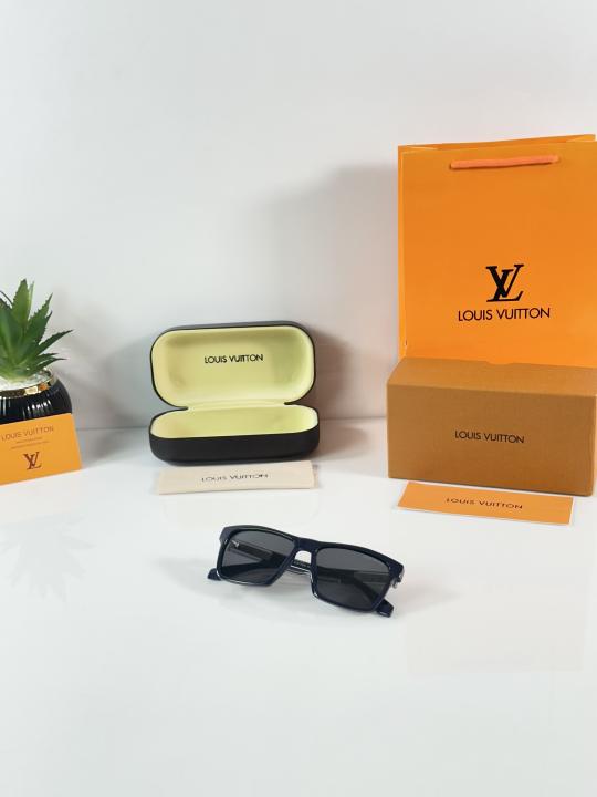 Louis_Vuitton_2686_Gold_Black