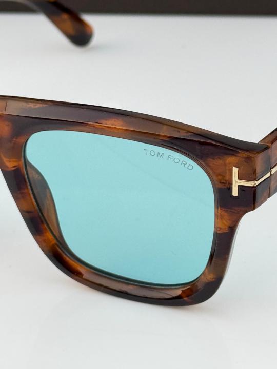 Tomford_259_strip_green