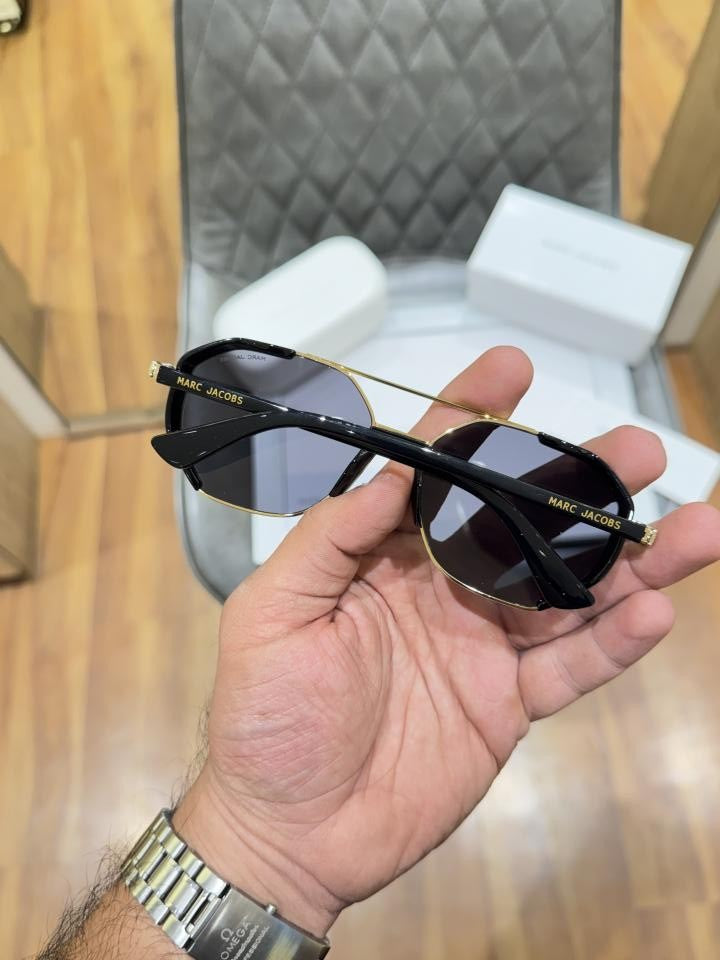 Marc_jacobs_2120_gold_black