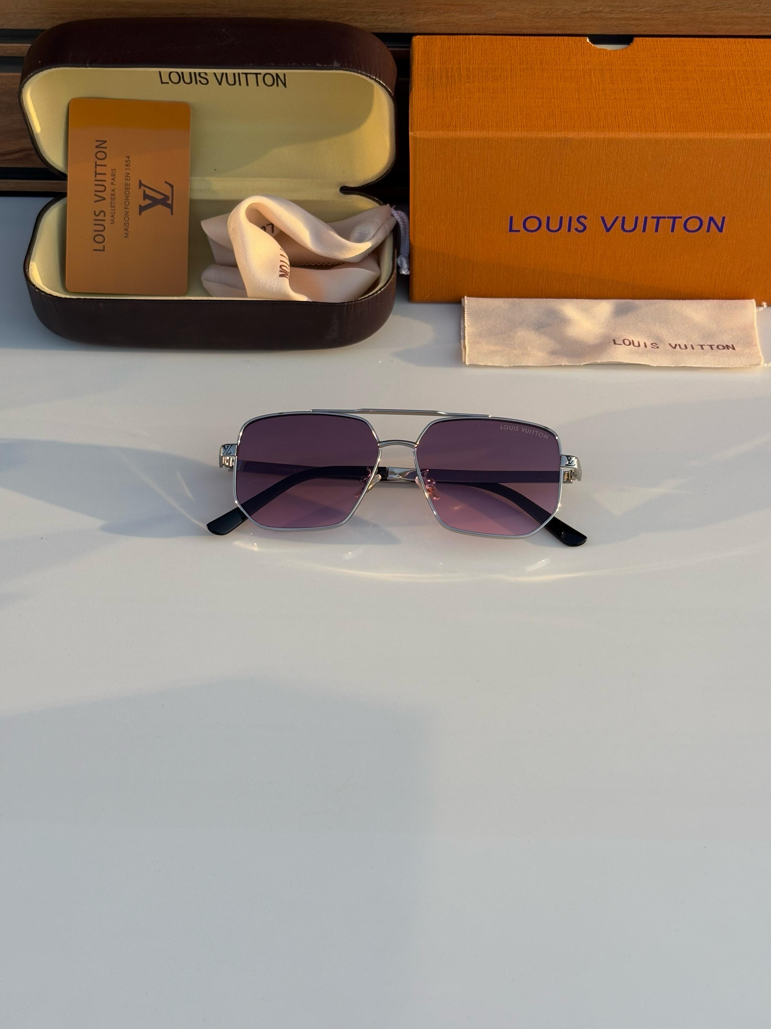 Louiss Vuittons 813 Silver Pink Shades