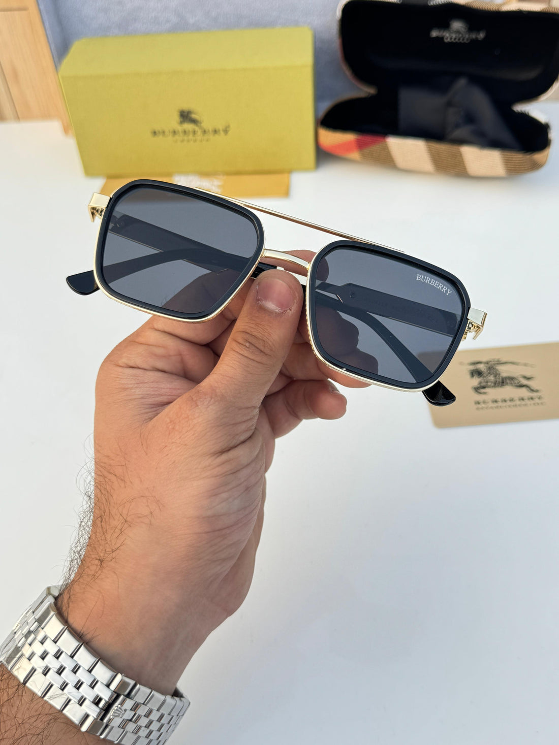 Burrberry 2911 Golden Black