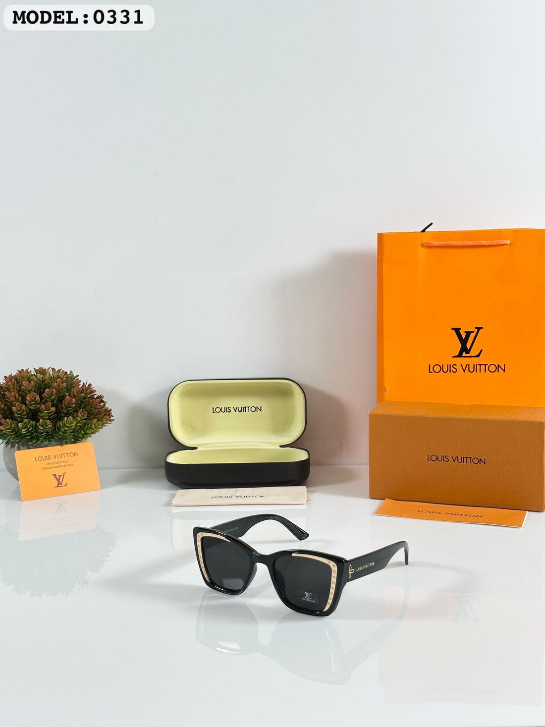 Louis Vuitton Women's 0331