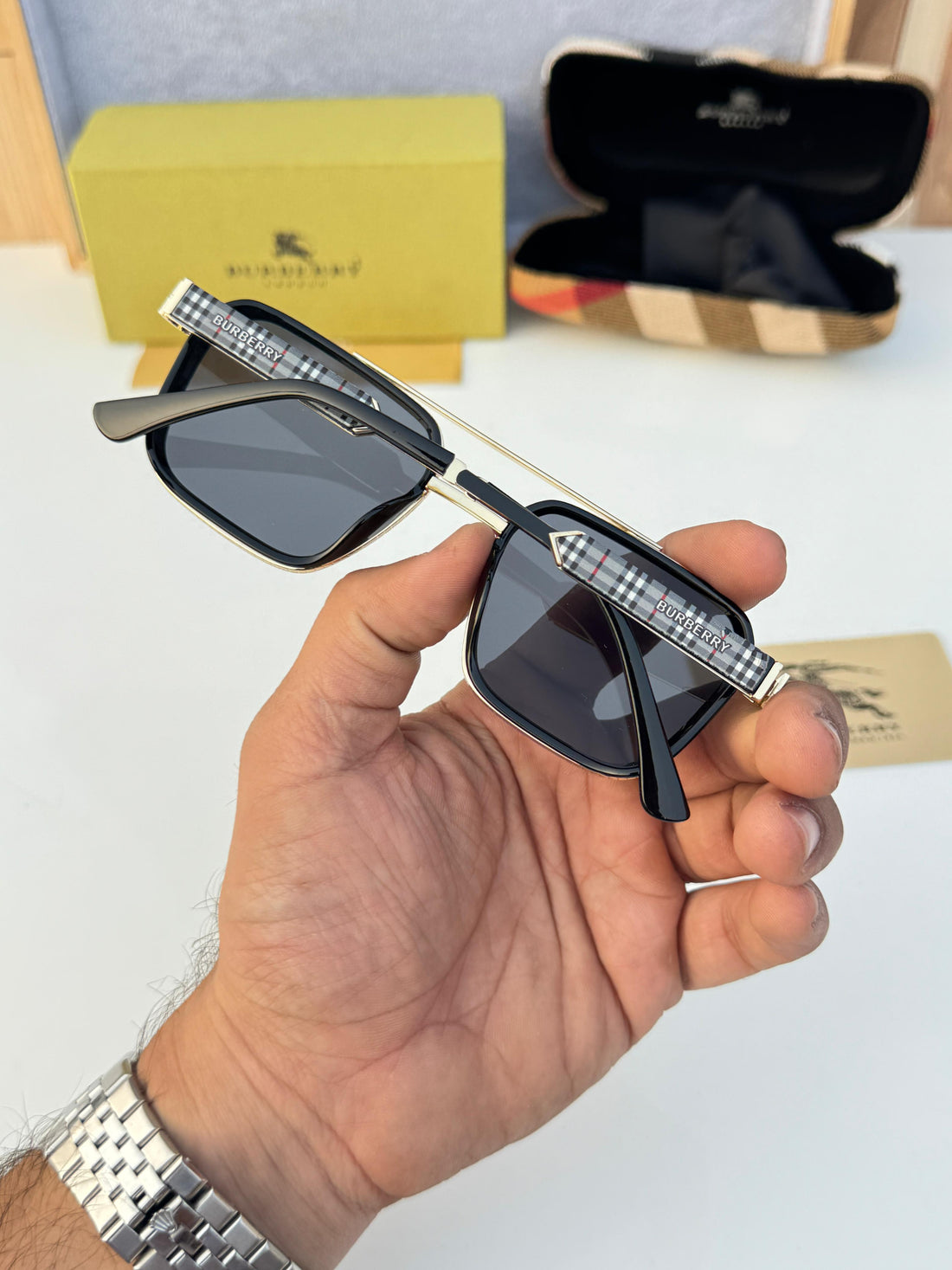 Burrberry 2911 Golden Black