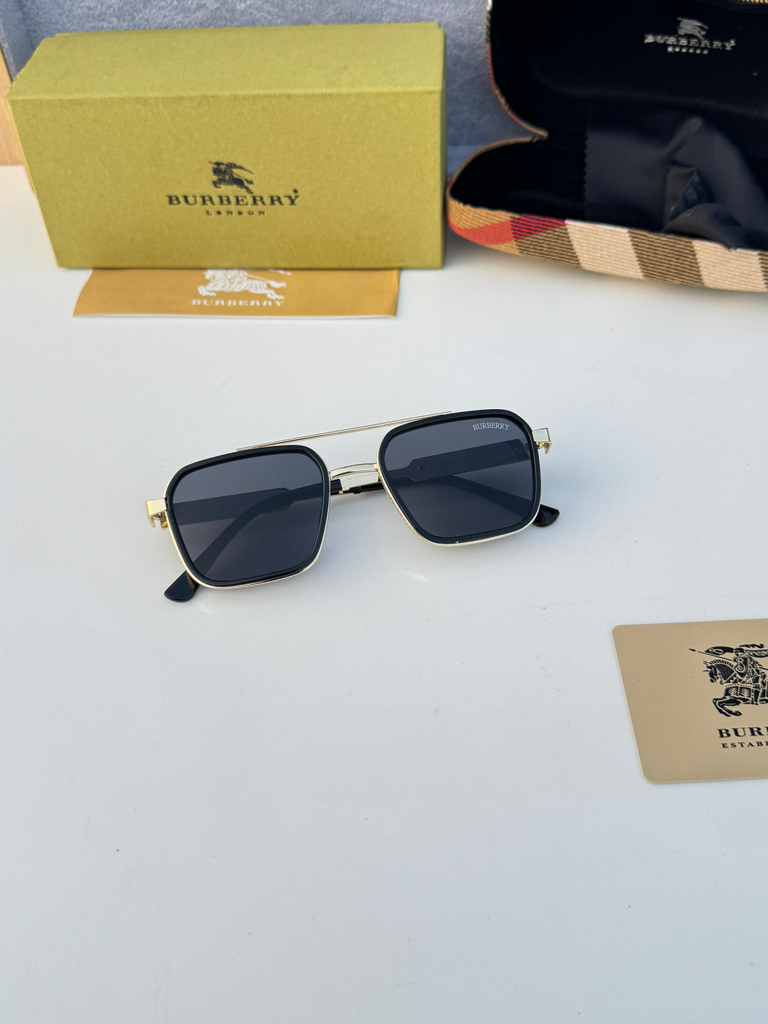 Burrberry 2911 Golden Black